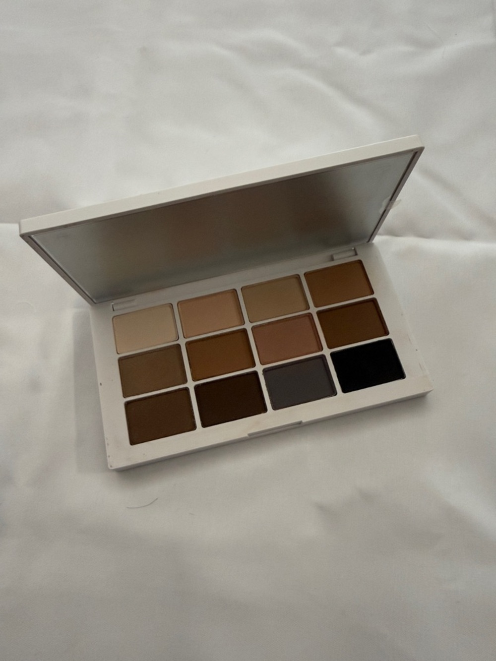 by Mario Master Matted The Neutrals Palette - Like New